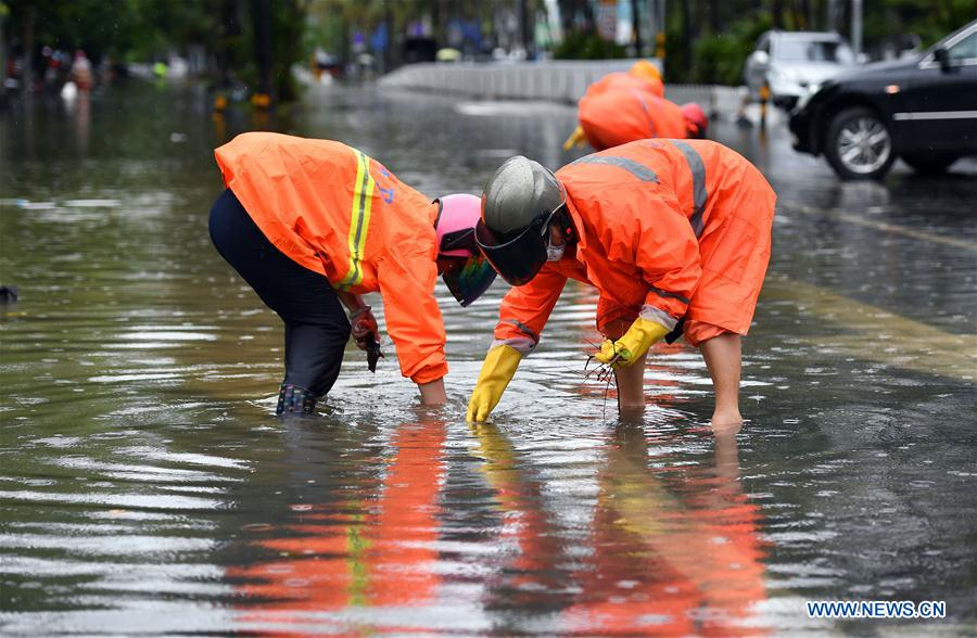 CHINA-HAINAN-TYPHOON WIPHA-LANDING (CN)