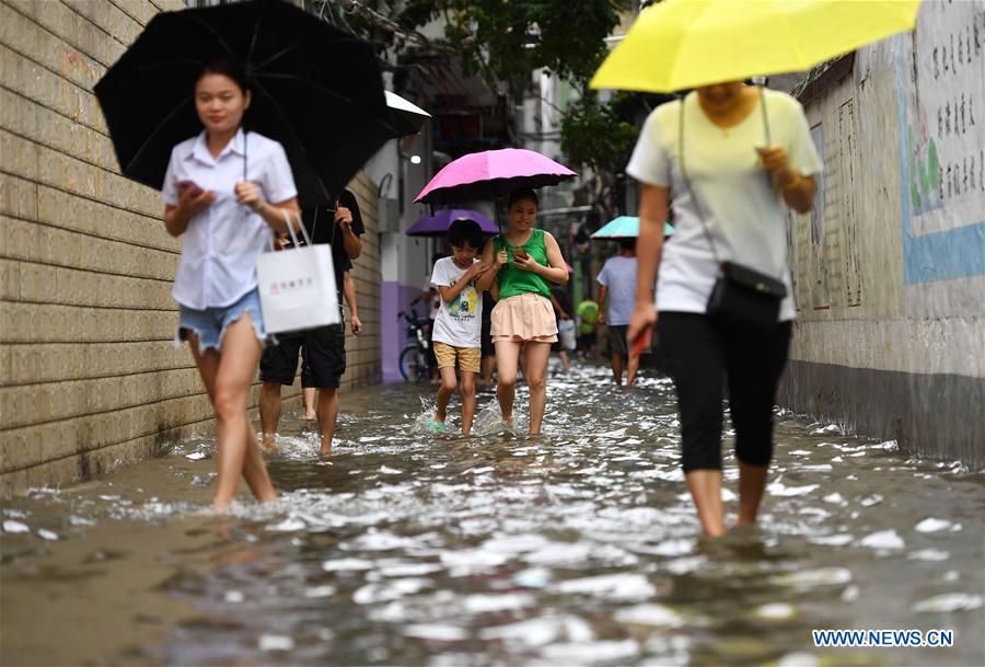 CHINA-HAINAN-TYPHOON WIPHA-LANDING (CN)