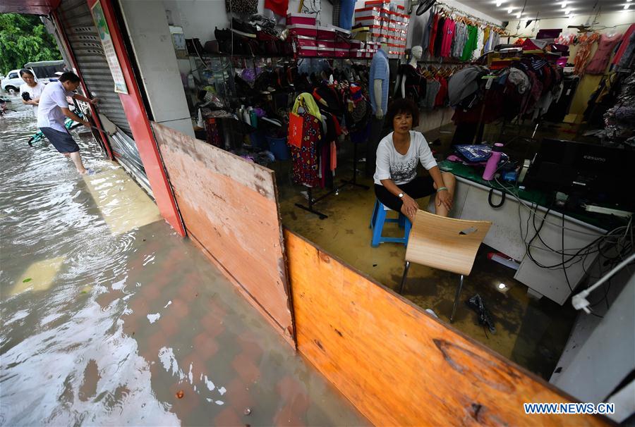 CHINA-HAINAN-TYPHOON WIPHA-LANDING (CN)
