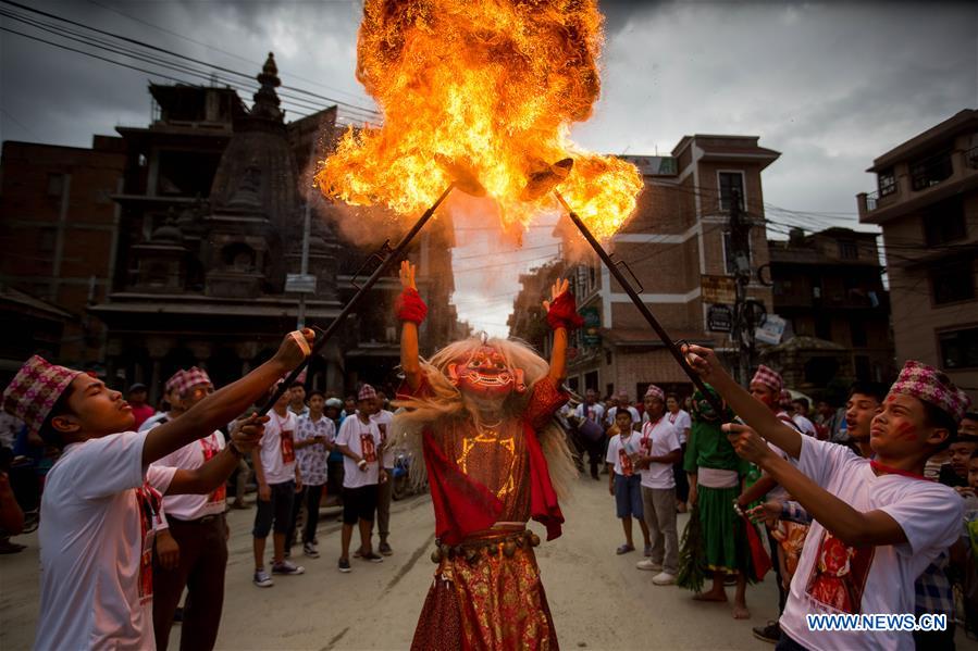 NEPAL-LALITPUR-FESTIVAL-MASK DANCER