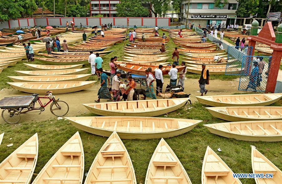 BANGLADESH-MANIKGANJ-BOAT-BAZAAR