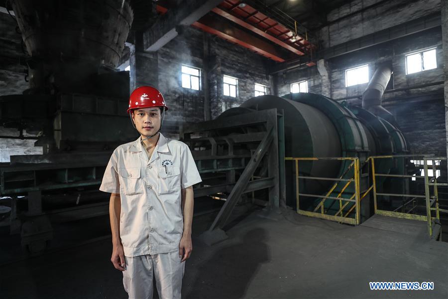 CHINA-LIAONING-ANSHAN-ANSTEEL-GENERATIONS-WORKERS (CN)