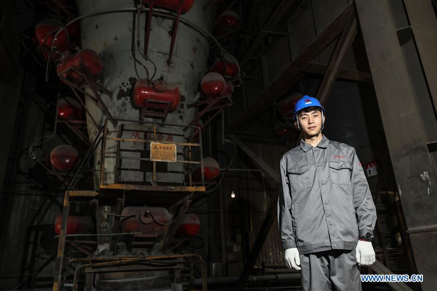 CHINA-LIAONING-ANSHAN-ANSTEEL-GENERATIONS-WORKERS (CN)