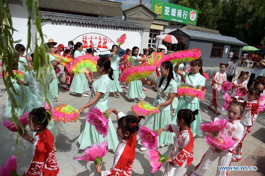 CHINA-GANSU-FOLK CUSTOM-YOUNG LADIES' FESTIVAL (CN)