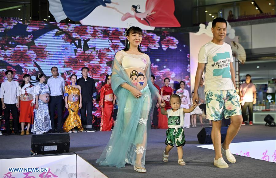 CHINA-HAIKOU-PREGNANT WOMEN-BELLY PAINTING (CN)