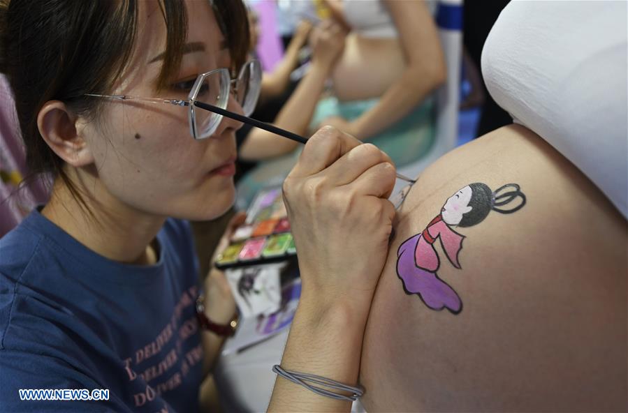 CHINA-HAIKOU-PREGNANT WOMEN-BELLY PAINTING (CN)
