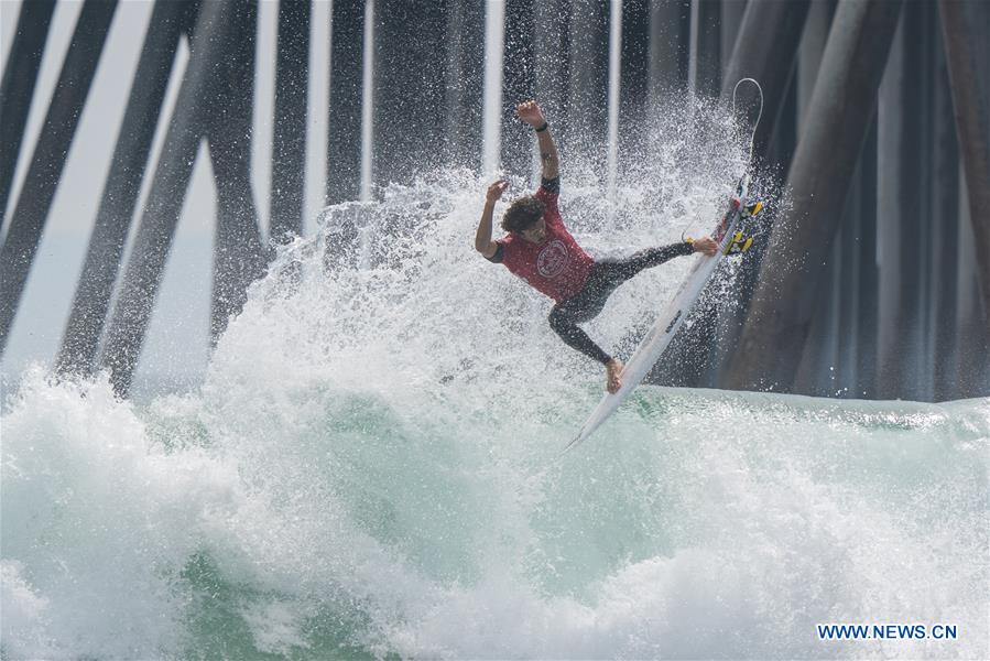(SP)U.S.-CALIFORNIA-ORANGE COUNTY-SURFING-VANS US OPEN