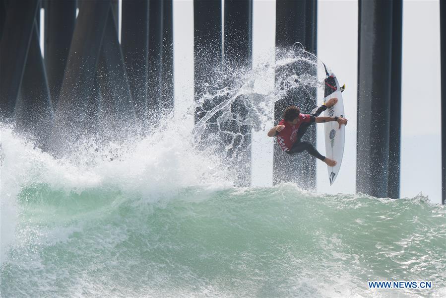 (SP)U.S.-CALIFORNIA-ORANGE COUNTY-SURFING-VANS US OPEN