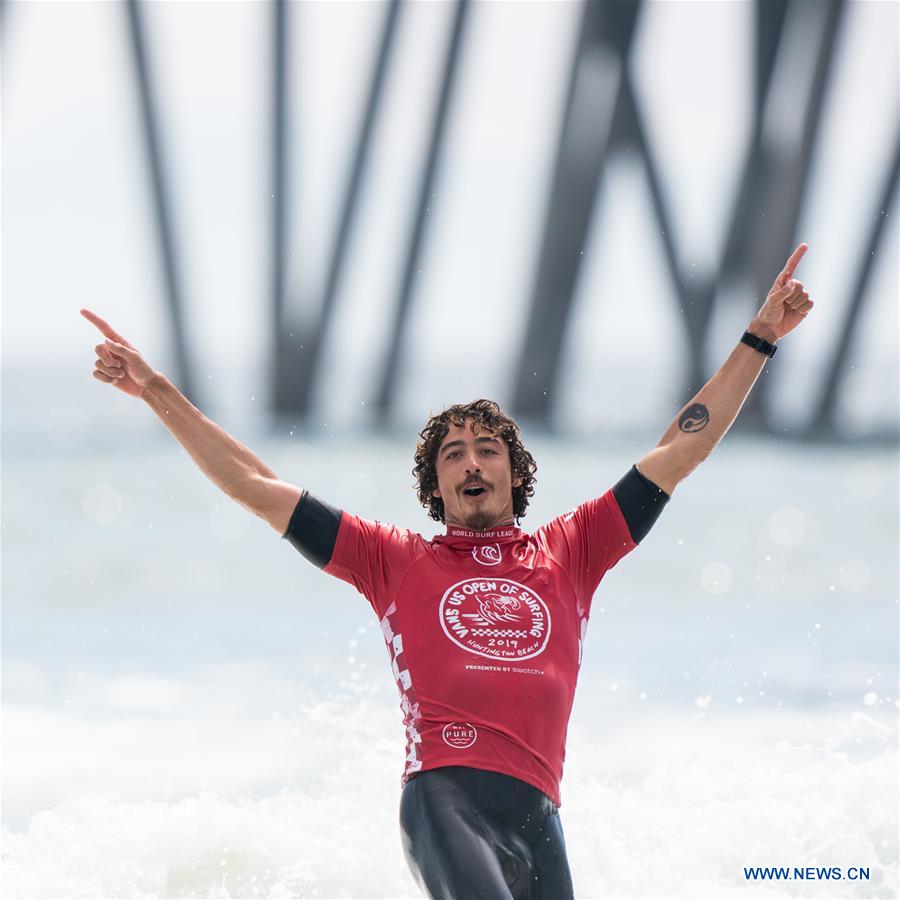 (SP)U.S.-CALIFORNIA-ORANGE COUNTY-SURFING-VANS US OPEN