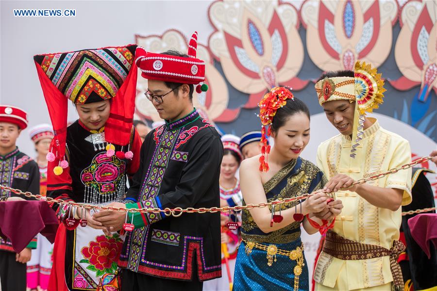 CHINA-YUNNAN-KUNMING-GROUP WEDDING (CN)