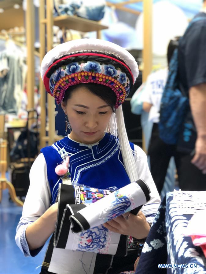 (BeijingCandid)CHINA-BEIJING-HANDICRAFT BAZAAR (CN)