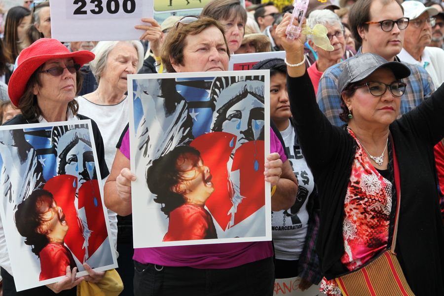 680 people arrested! U.S. immigration raids multiple food plants in