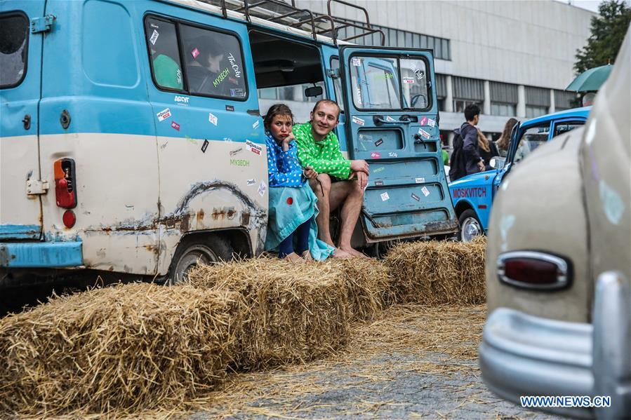 RUSSIA-MOSCOW-STREET PERFORMANCE