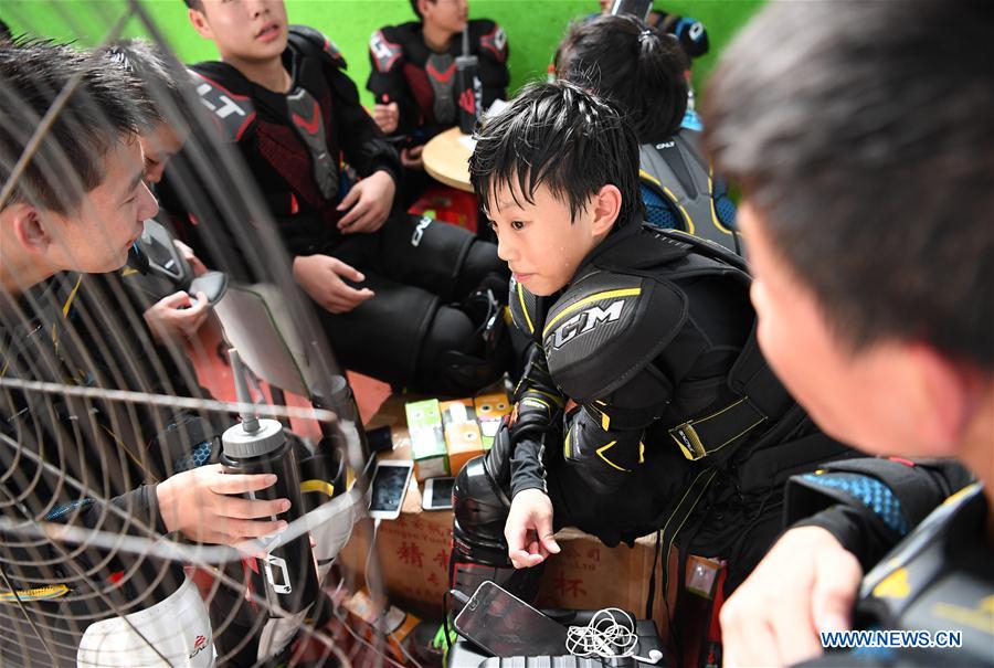 (SP)CHINA-JIANGXI-TEENAGE-ROLLER HOCKEY-ICE HOCKEY
