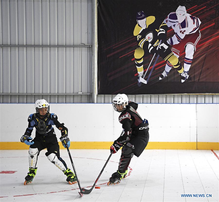 (SP)CHINA-JIANGXI-TEENAGE-ROLLER HOCKEY-ICE HOCKEY
