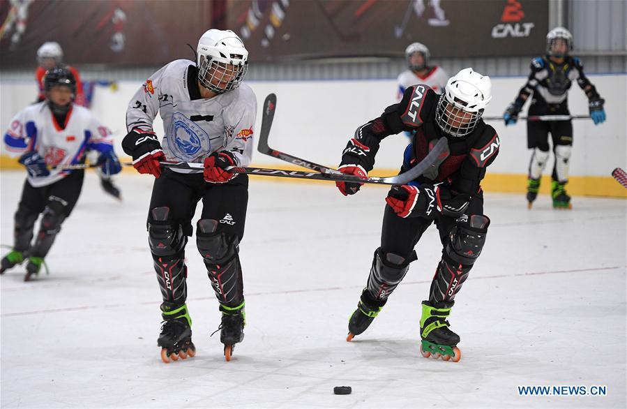 (SP)CHINA-JIANGXI-TEENAGE-ROLLER HOCKEY-ICE HOCKEY
