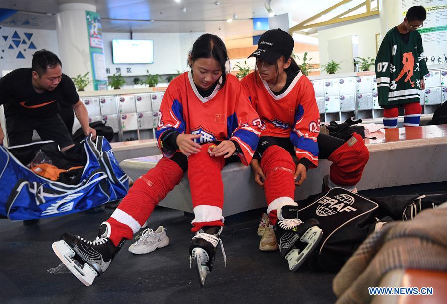 (SP)CHINA-JIANGXI-TEENAGE-ROLLER HOCKEY-ICE HOCKEY