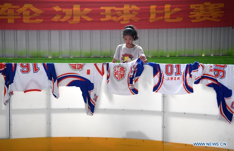 (SP)CHINA-JIANGXI-TEENAGE-ROLLER HOCKEY-ICE HOCKEY