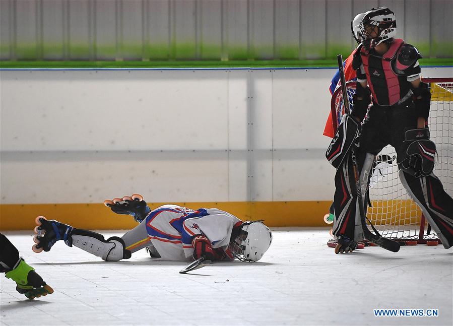 (SP)CHINA-JIANGXI-TEENAGE-ROLLER HOCKEY-ICE HOCKEY