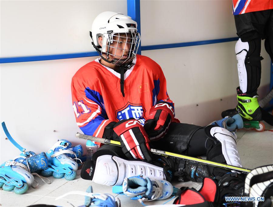 (SP)CHINA-JIANGXI-TEENAGE-ROLLER HOCKEY-ICE HOCKEY
