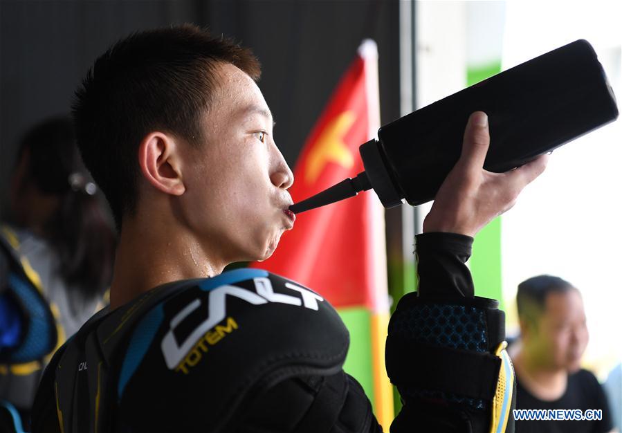 (SP)CHINA-JIANGXI-TEENAGE-ROLLER HOCKEY-ICE HOCKEY