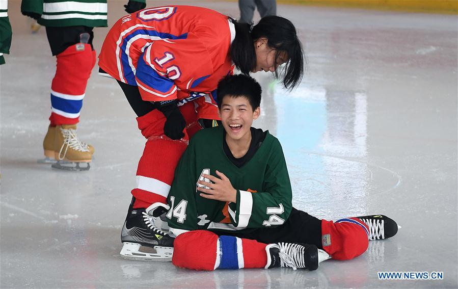 (SP)CHINA-JIANGXI-TEENAGE-ROLLER HOCKEY-ICE HOCKEY