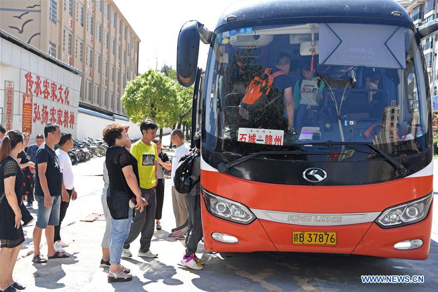 (SP)CHINA-JIANGXI-TEENAGE-ROLLER HOCKEY-ICE HOCKEY