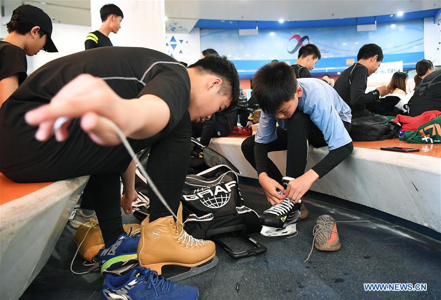 (SP)CHINA-JIANGXI-TEENAGE-ROLLER HOCKEY-ICE HOCKEY
