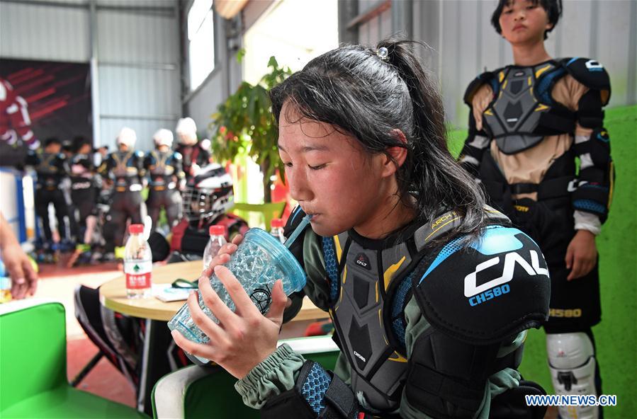 (SP)CHINA-JIANGXI-TEENAGE-ROLLER HOCKEY-ICE HOCKEY