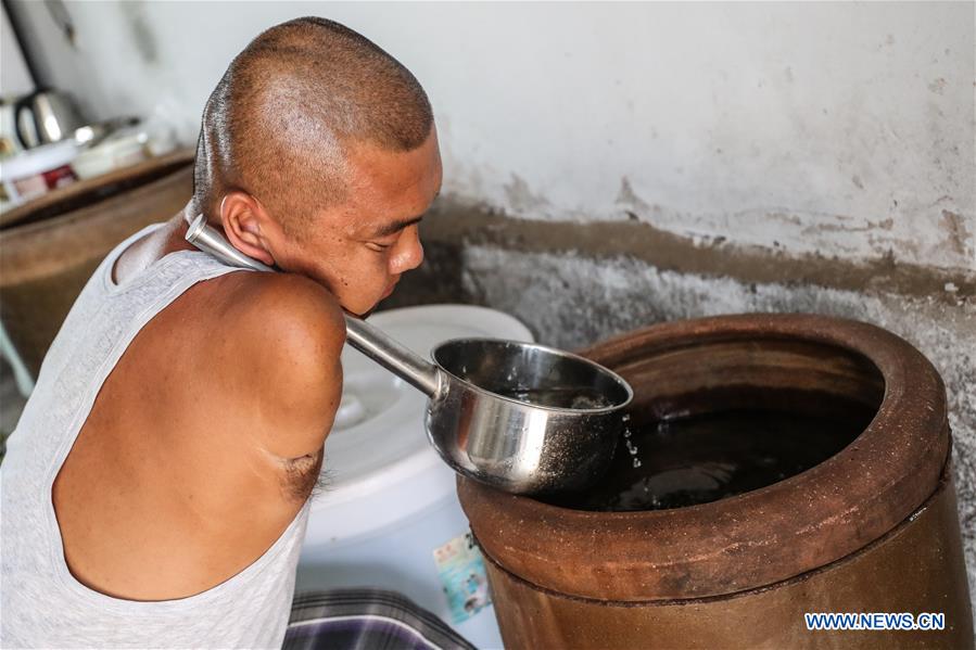 CHINA-LIAONING-CHANGTU-ARMLESS FATHER (CN)