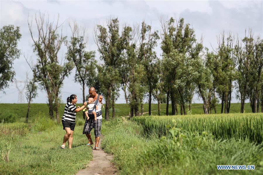 CHINA-LIAONING-CHANGTU-ARMLESS FATHER (CN)