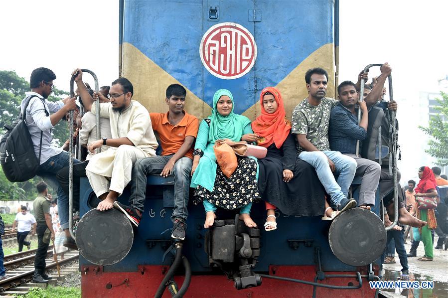 BANGLADESH-DHAKA-EID AL-ADHA-TRAVELLERS