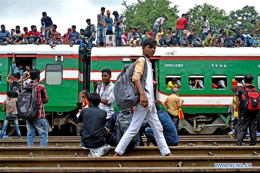 BANGLADESH-DHAKA-EID AL-ADHA-TRAVELLERS