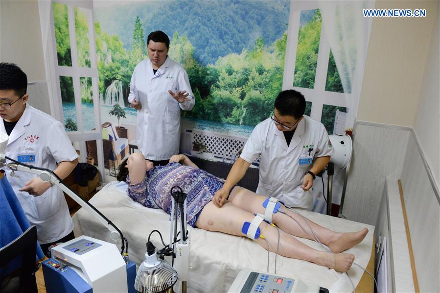 CHINA-HEILONGJIANG-SUIFENHE-RUSSIAN TRANSLATOR (CN)