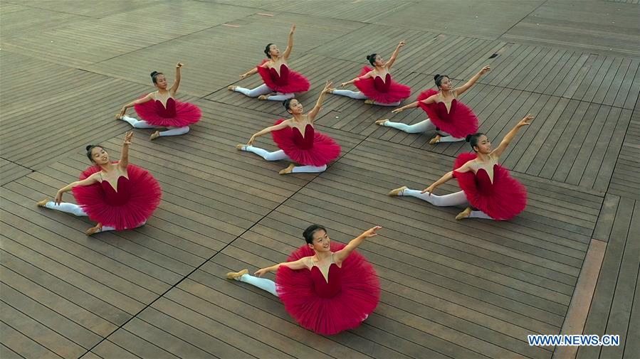 CHINA-GUANGXI-QINZHOU-YOUNG BALLET DANCER-VACATION (CN)