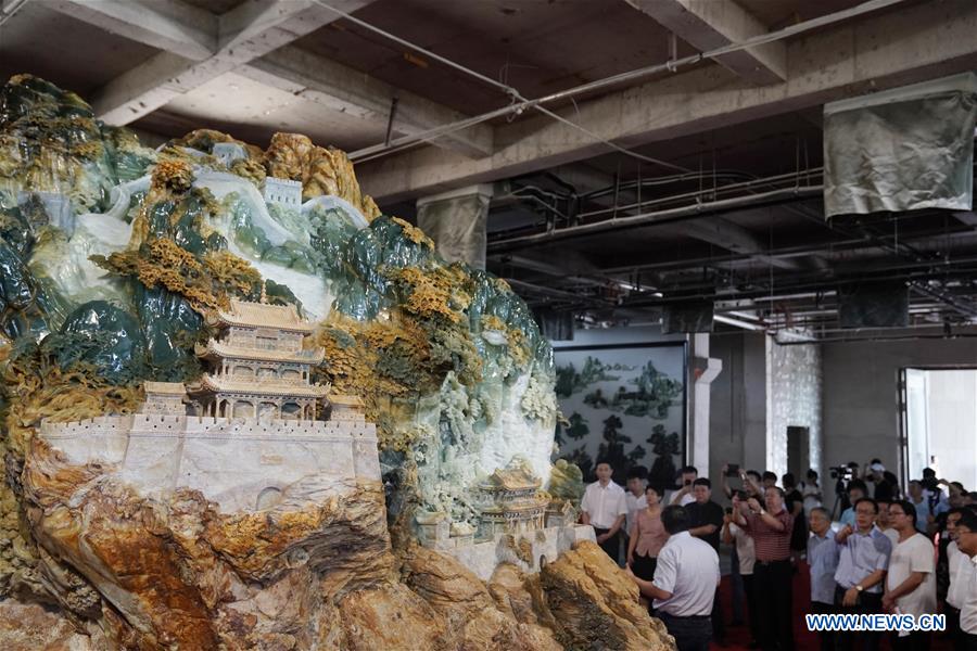 CHINA-LIAONING-XIUYAN-JADE CARVING-GREAT WALL (CN)