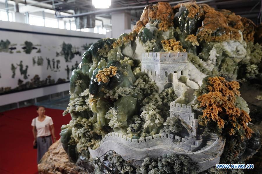 CHINA-LIAONING-XIUYAN-JADE CARVING-GREAT WALL (CN)