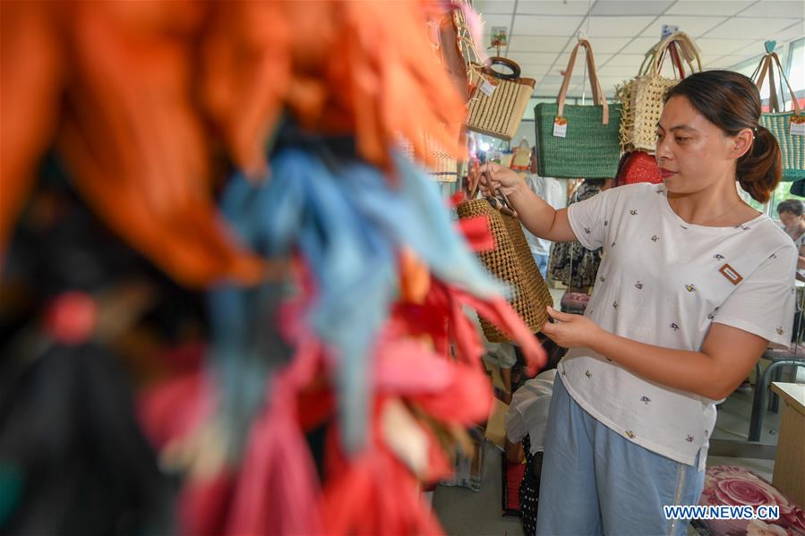 CHINA-JILIN-CHANGCHUN-RURAL WOMEN-STRAW WEAVING (CN)
