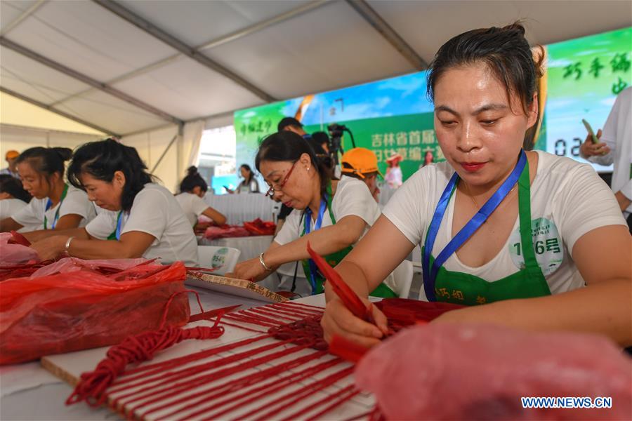 CHINA-JILIN-CHANGCHUN-RURAL WOMEN-STRAW WEAVING (CN)