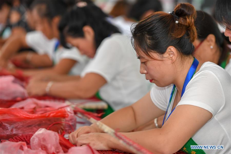 CHINA-JILIN-CHANGCHUN-RURAL WOMEN-STRAW WEAVING (CN)