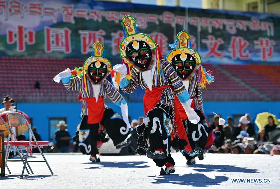 CHINA-TIBET-SHANNAN-CULTURAL FESTIVAL-TIBETAN OPERA (CN)