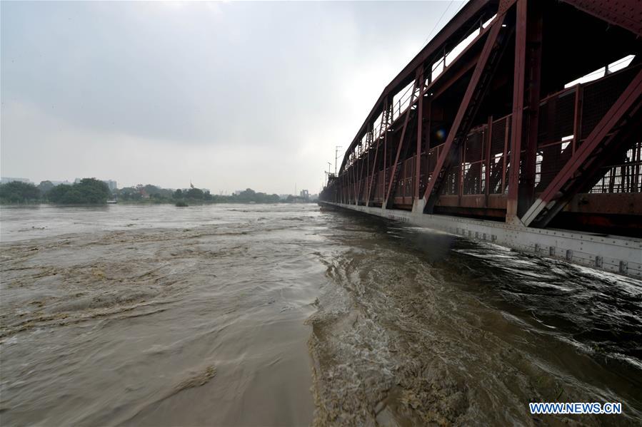 INDIA-DELHI-RIVER-HIGH ALERT