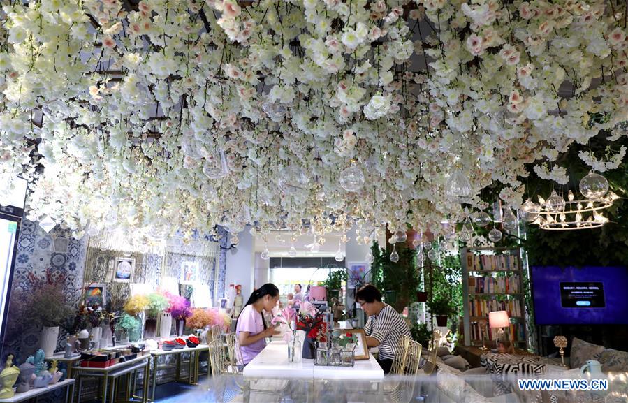 CHINA-HEBEI-PRESERVED FLOWERS (CN)