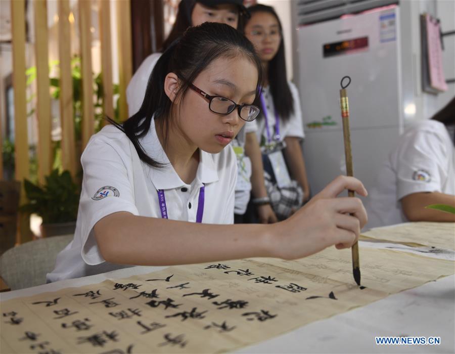 CHINA-SICHUAN-CHENGDU-HONG KONG-YOUNG PEOPLE-COMMUNICATION TOUR (CN)