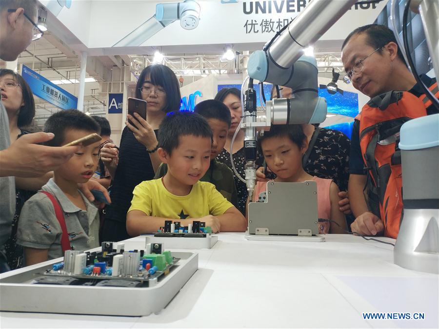 (BeijingCandid)CHINA-BEIJING-WORLD ROBOT EXHIBITION (CN)