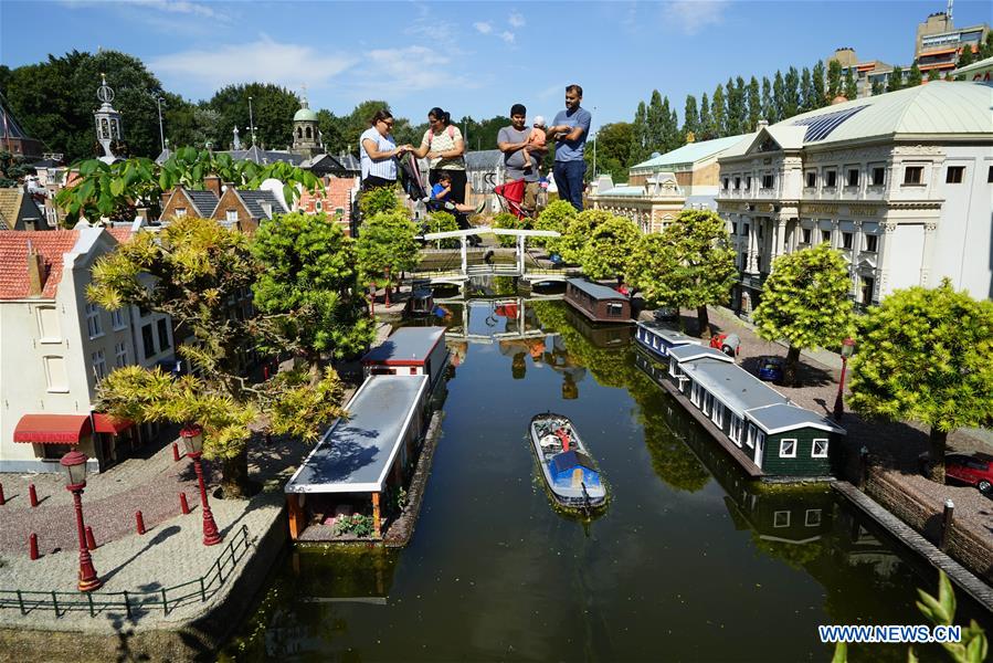 THE NETHERLANDS-THE HAGUE-PARK-MADURODAM 