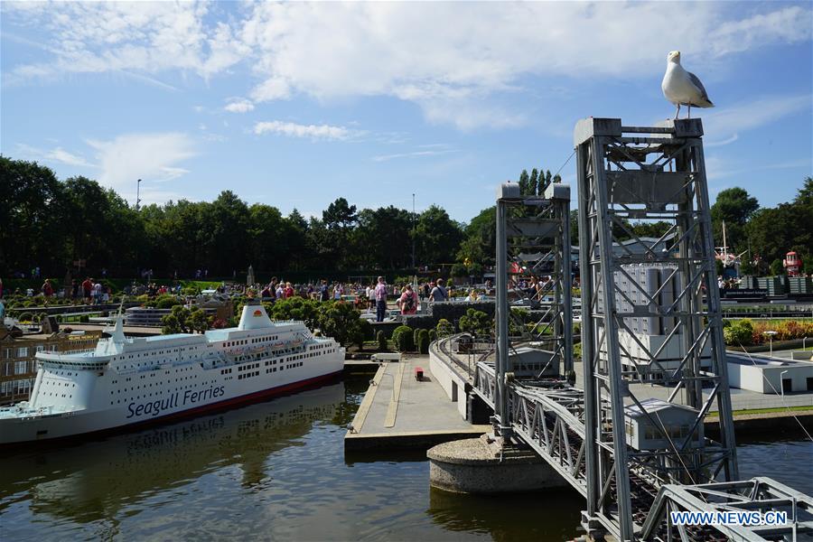 THE NETHERLANDS-THE HAGUE-PARK-MADURODAM 