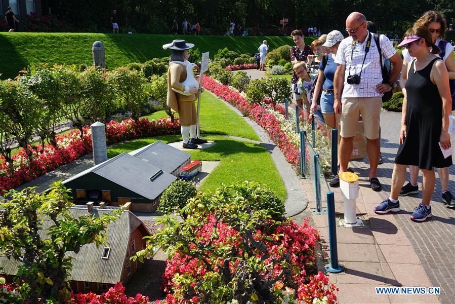 THE NETHERLANDS-THE HAGUE-PARK-MADURODAM 