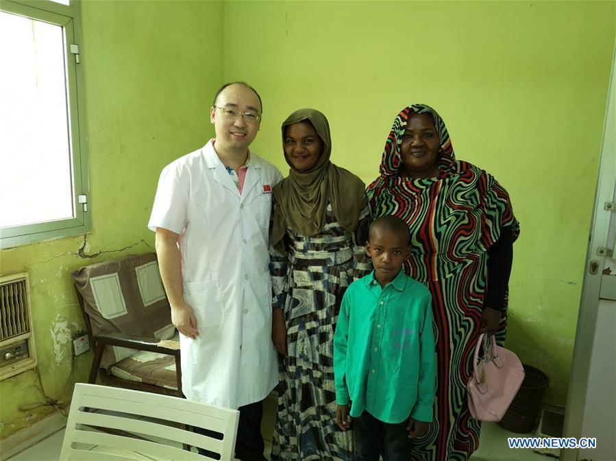 SUDAN-KHARTOUM-CHINESE DOCTOR-ACUPUNCTURE-TREATMENT