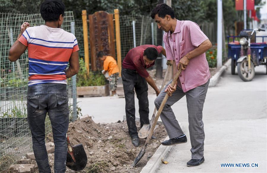 CHINA-XINJIANG-KASHGAR-FLOWER ECONOMY (CN)